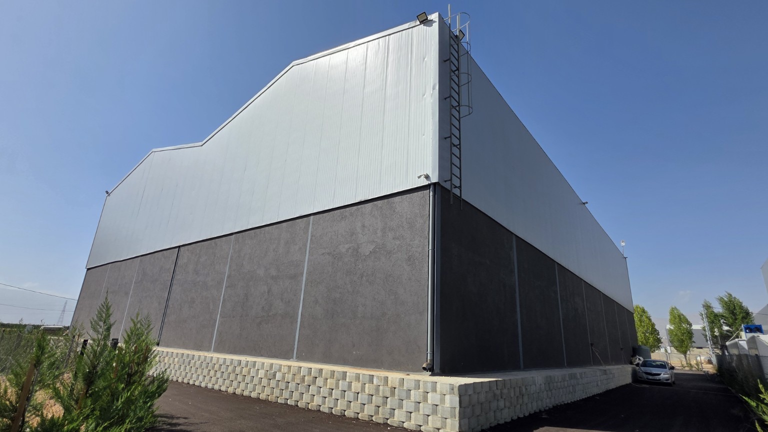 IWA 2037 Warehouse — photo 2